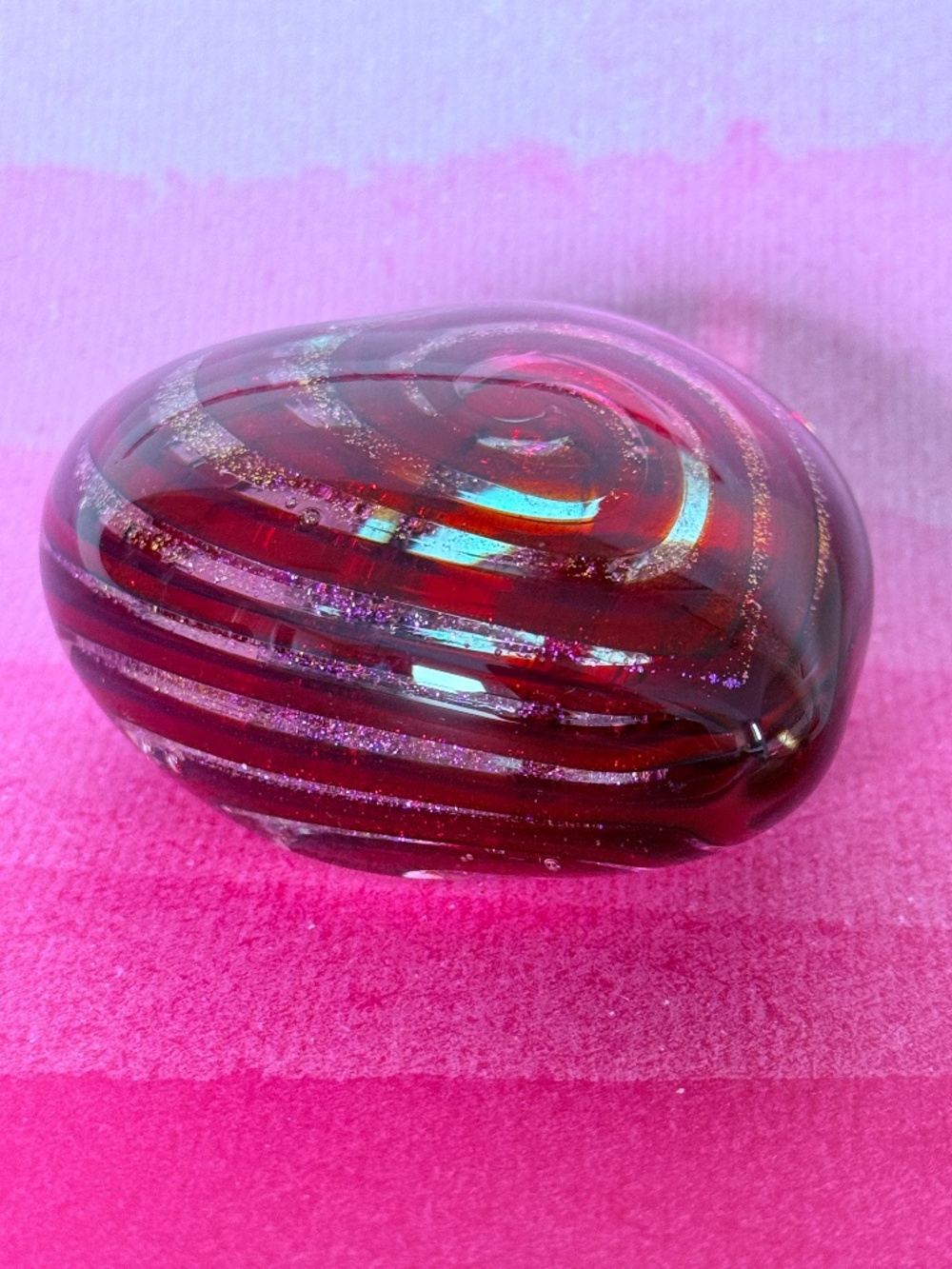 GLASS EYE STUDIO Hand-Blown Heart Art Glass Paperweight
